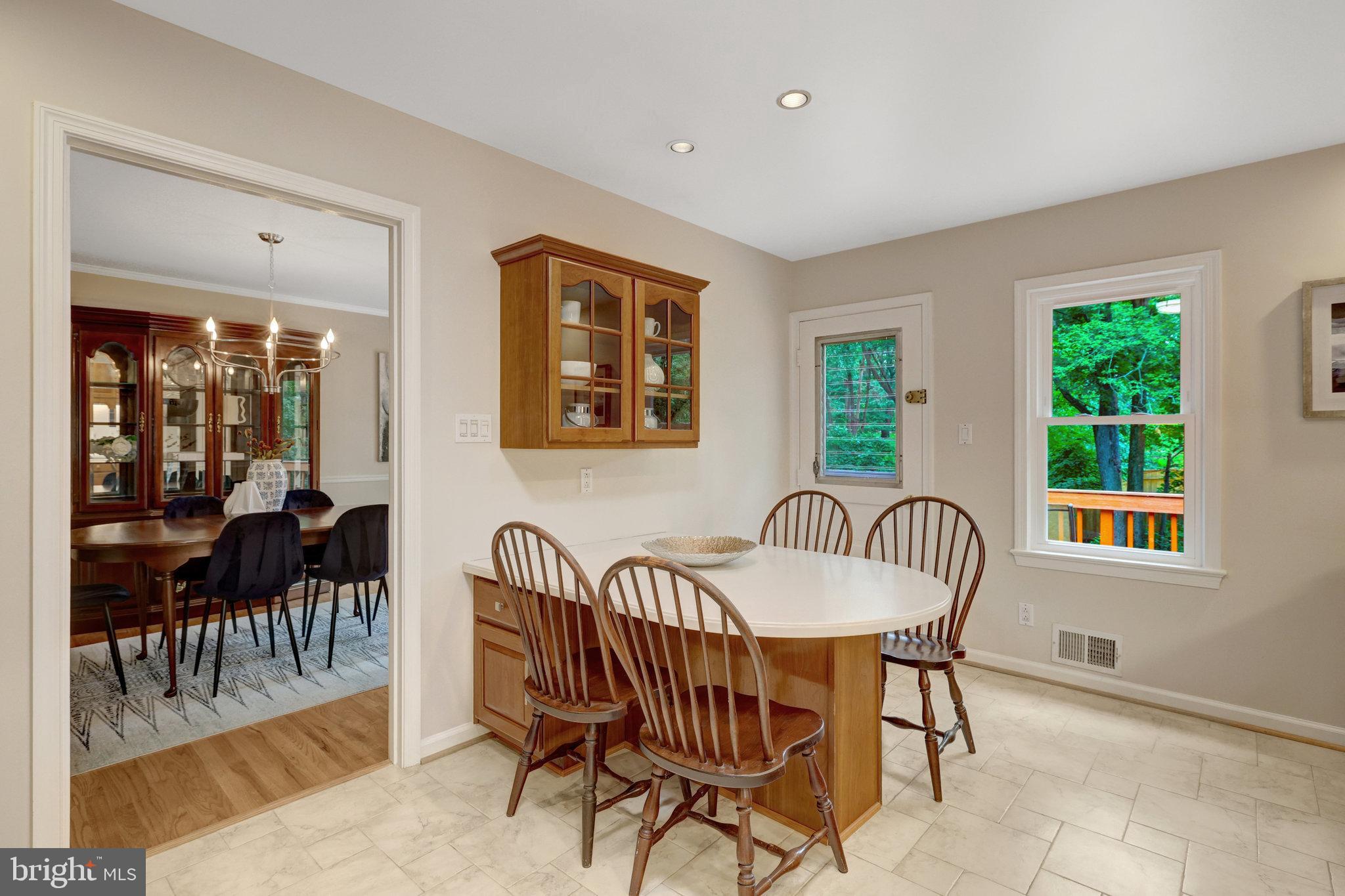 3819 Acosta Road Fairfax, VA 22031 - Photo 25 of 74 Breakfast area with access to deck