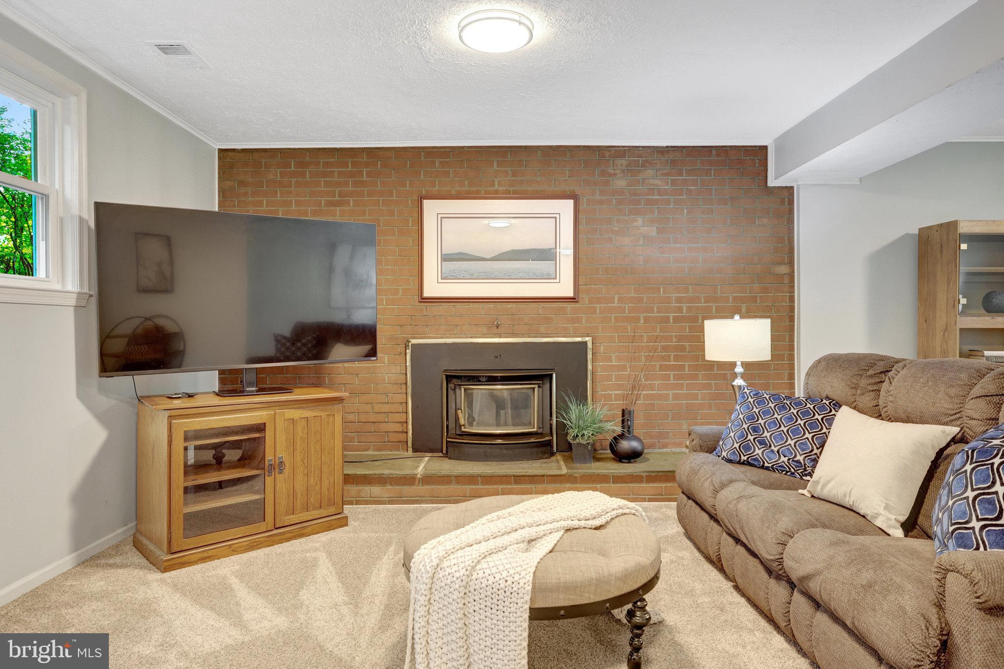 3819 Acosta Road Fairfax, VA 22031 - Photo 47 of 74 Family room