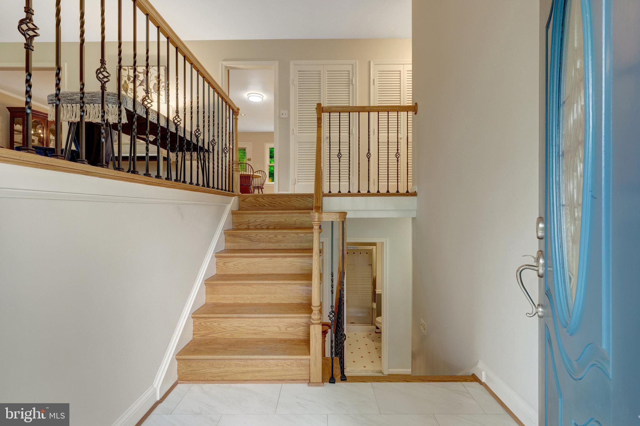 3819 Acosta Road Fairfax, VA 22031 - Photo 8 of 74 Foyer into home
