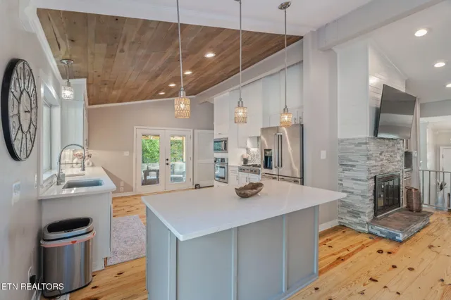 $1,280,000 | 828 Sargent Drive, Kingston, TN 37763