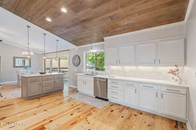 $1,280,000 | 828 Sargent Drive, Kingston, TN 37763