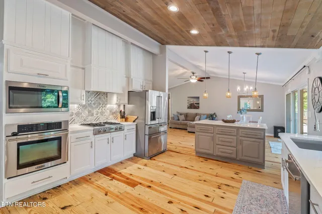 $1,280,000 | 828 Sargent Drive, Kingston, TN 37763