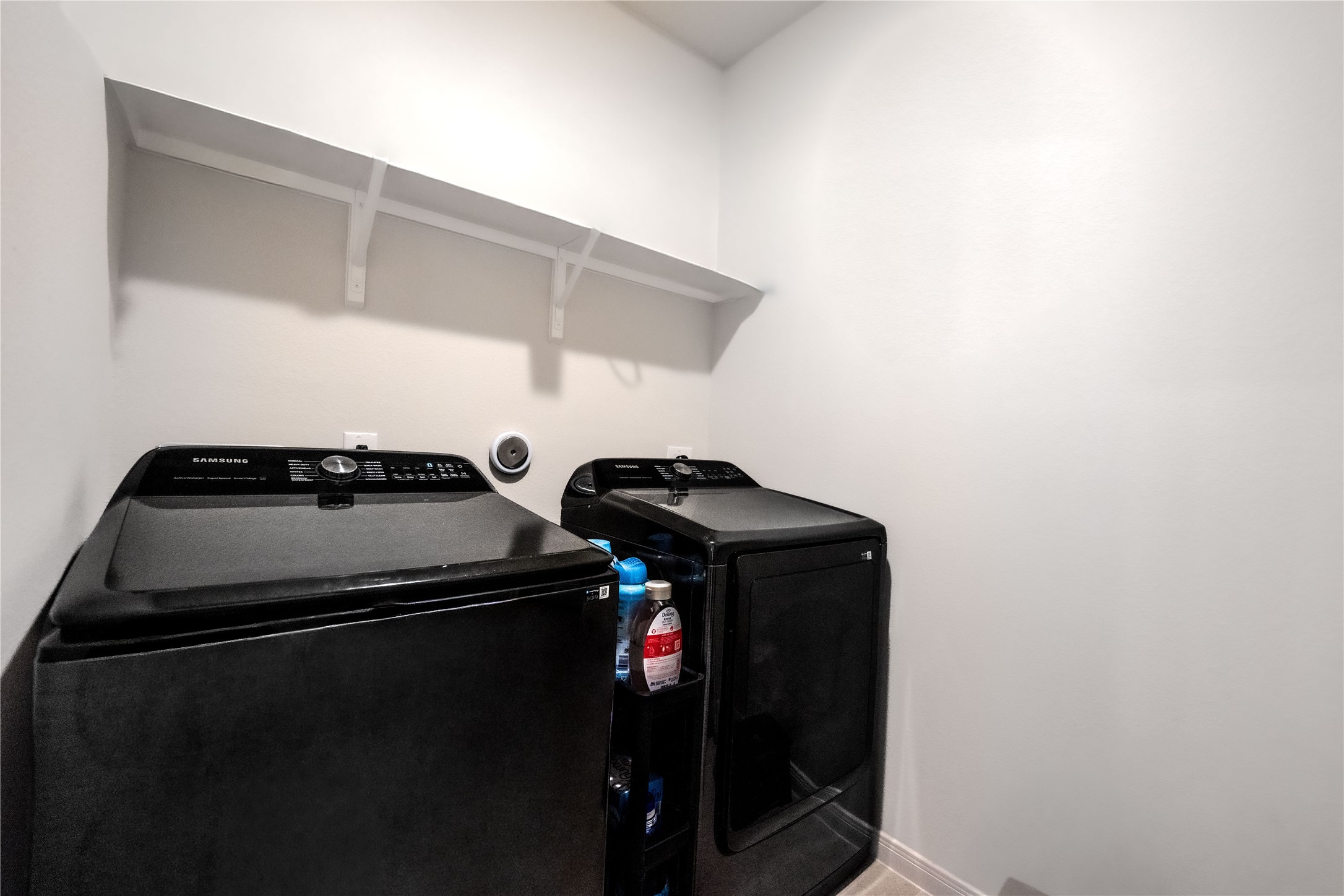 9026 Red Wolf Place Manvel, TX 77578 - Photo 8 of 17 a view of washer and dryer