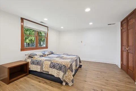 a black and white photo of a picture