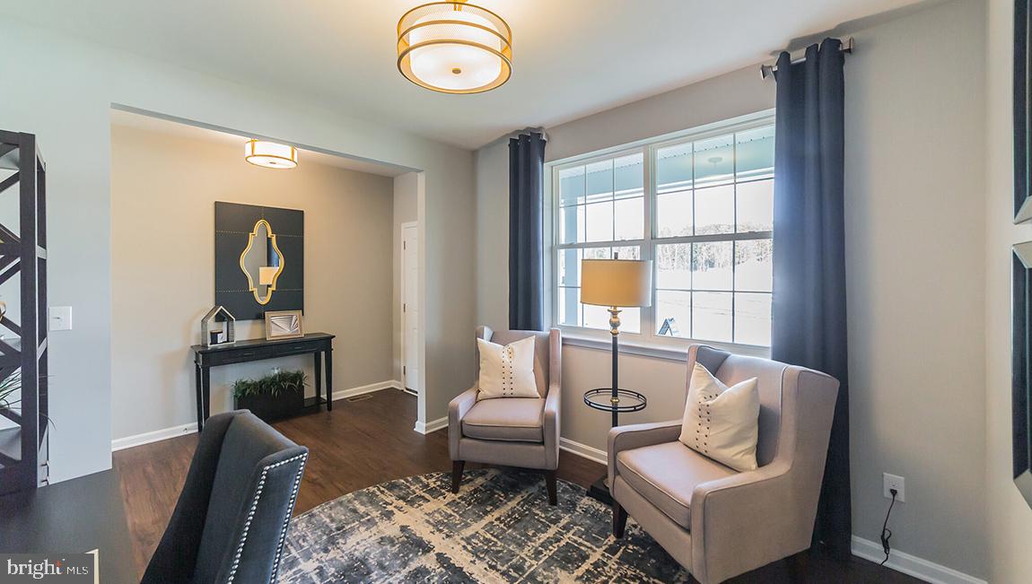 10 Moro Road Egg Harbor Township, NJ 08234 - Photo 7 of 42 a living room with furniture and a window
