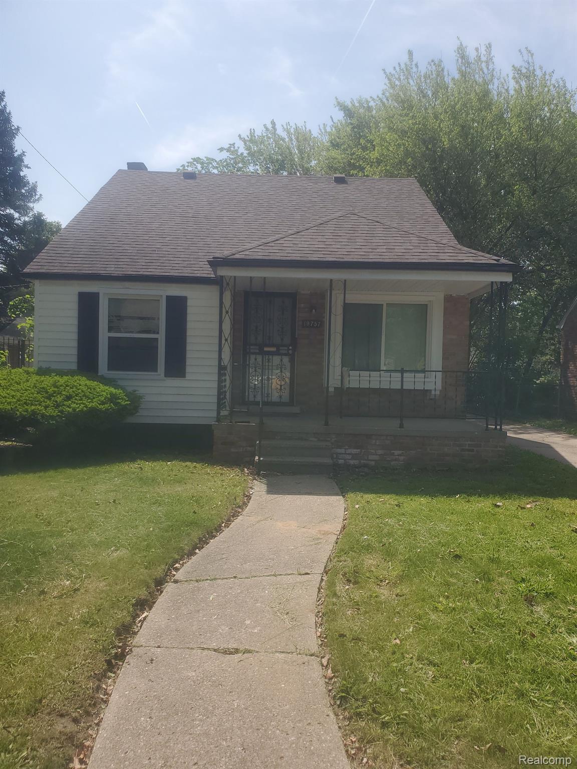 19757 Huntington Road Detroit, MI 48219 - Photo 1 of 32 Gallery Image 1