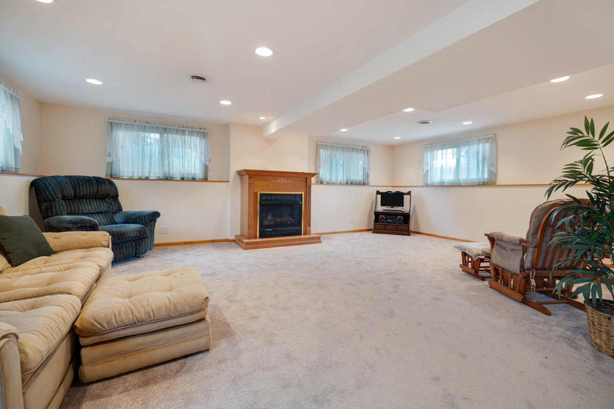 14413 Pleasant Valley Road Woodstock, IL 60098 - Photo 15 of 30