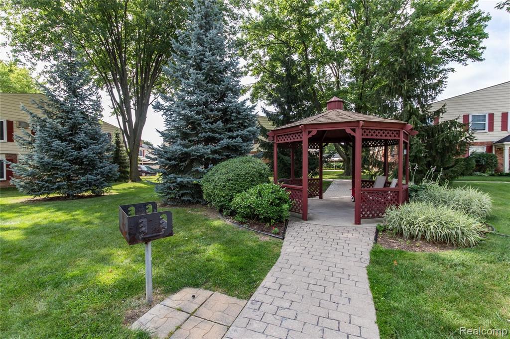 795 West Maple Road Clawson, MI 48017 - Photo 4 of 18