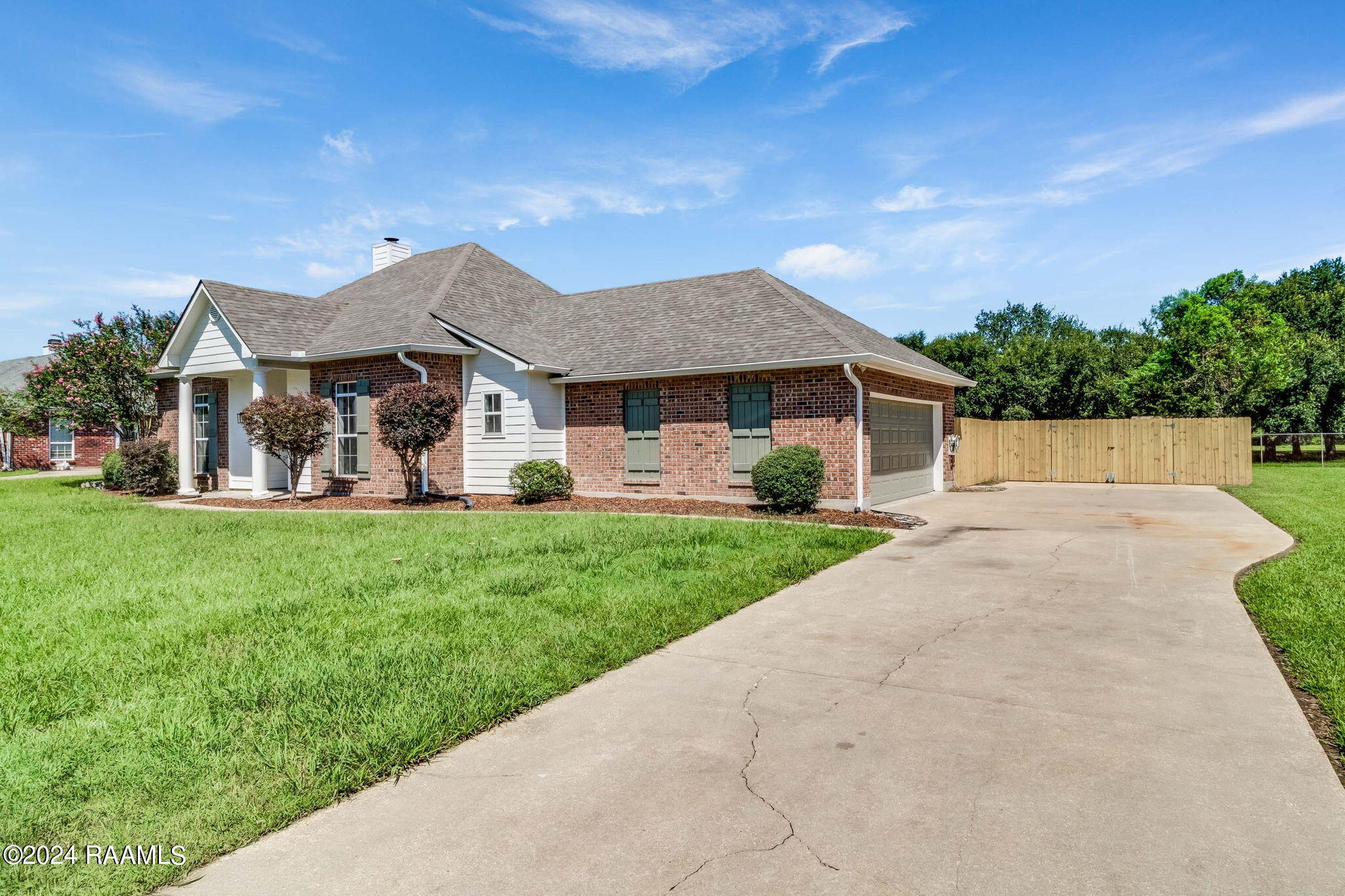 217 Longpointe Road Youngsville, LA 70592 - Photo 3 of 24 3-web-or-mls-217 Longpointe Rd-3