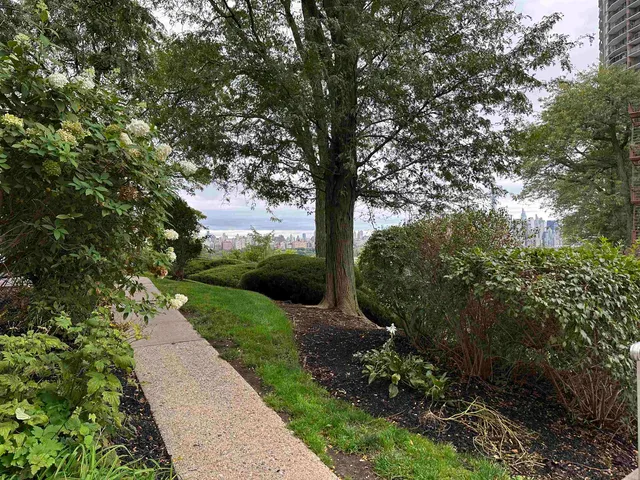 $2,400 | 8500 Boulevard East, Unit 3A, North Bergen, NJ 07047