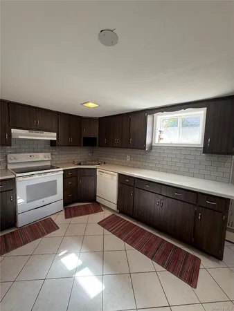 $2,850 | 60 Wheatfield Lane, Commack, NY 11725