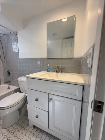 $2,850 | 60 Wheatfield Lane, Commack, NY 11725