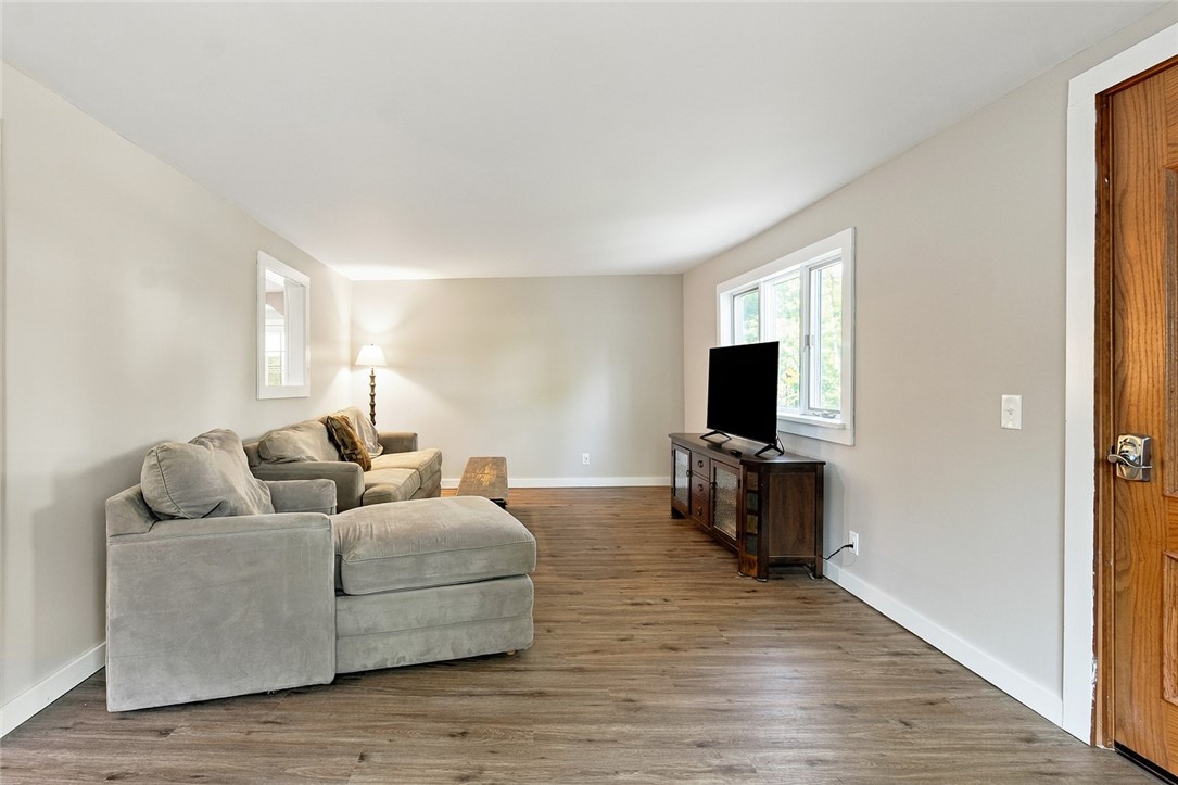 955 Hopeton Road Torrey, NY 14527 - Photo 13 of 46 Living/Family Room