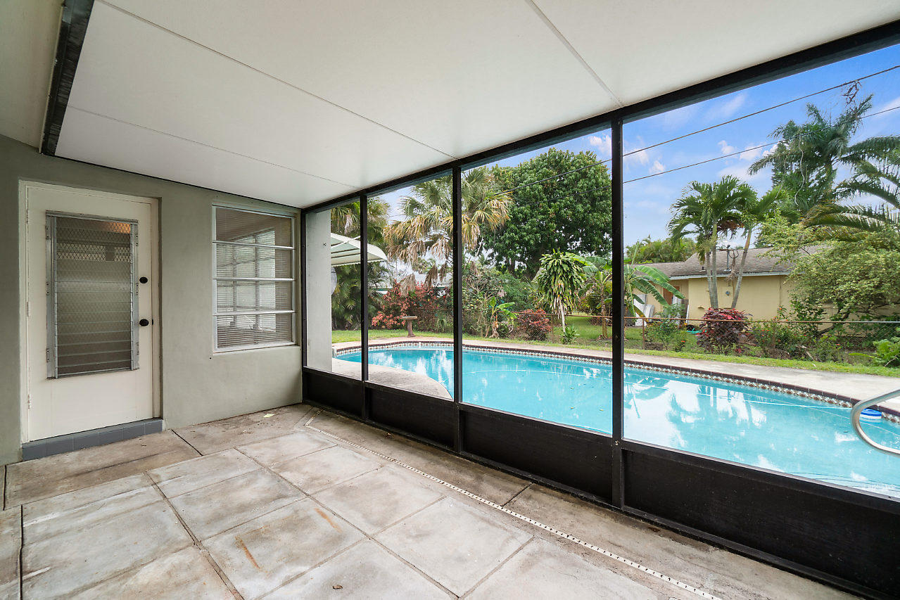 913 Northwest New Providence Road Stuart, FL 34994 - Photo 22 of 34 022-913NewProvidence-Stuart-FL-small