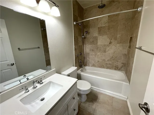 $2,595 | 555 Maine Avenue, Unit 313, Long Beach, CA 90802
