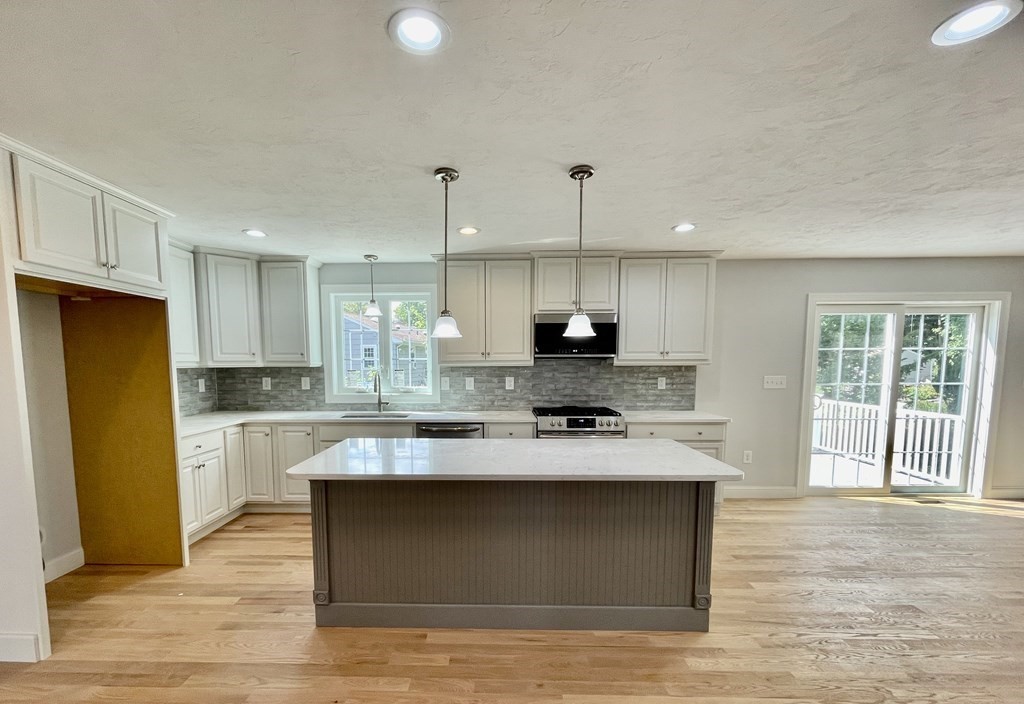 2 Glen Road Wilmington, MA 01887 - Photo 4 of 26 Gallery Image 4