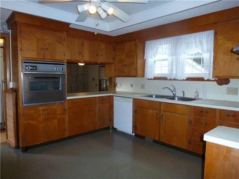 8 Maple Road Warren, RI 02885 - Photo 3 of 14 Kitchen.