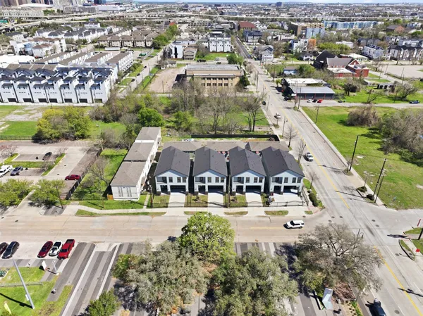 $1,200,000 | 2307 Tuam Street, Houston, TX 77004