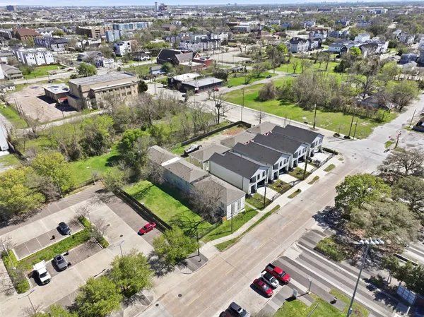 $1,200,000 | 2307 Tuam Street, Houston, TX 77004