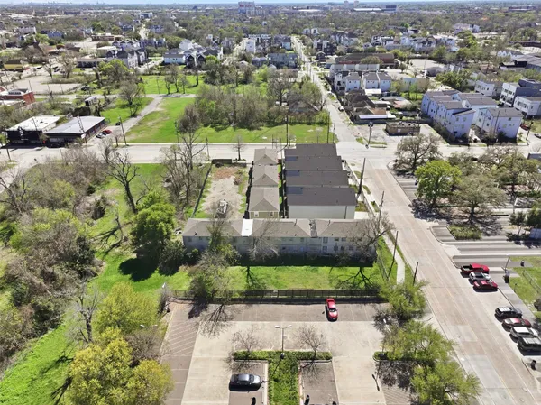 $1,200,000 | 2307 Tuam Street, Houston, TX 77004