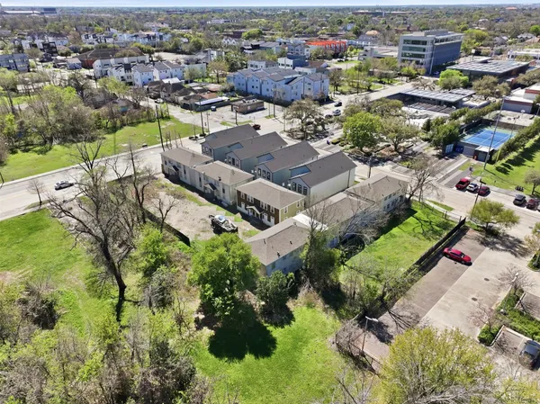 $1,200,000 | 2307 Tuam Street, Houston, TX 77004