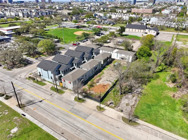 $1,200,000 | 2307 Tuam Street, Houston, TX 77004
