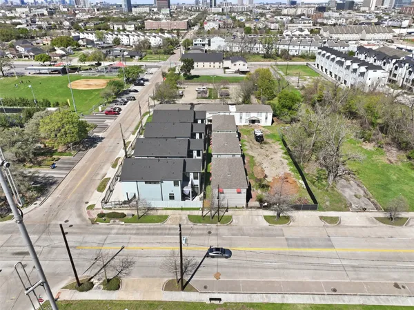 $1,200,000 | 2307 Tuam Street, Houston, TX 77004