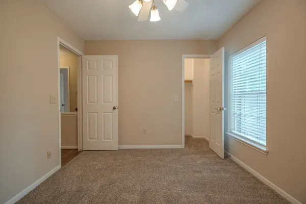 $2,550 | 11 Robin Run Drive, The Woodlands, TX 77381