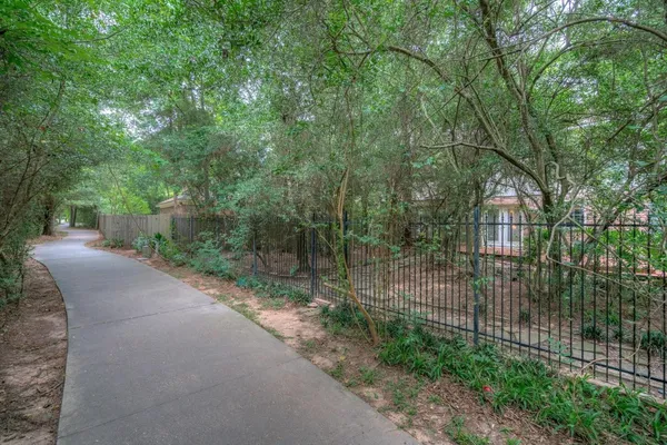 $2,550 | 11 Robin Run Drive, The Woodlands, TX 77381