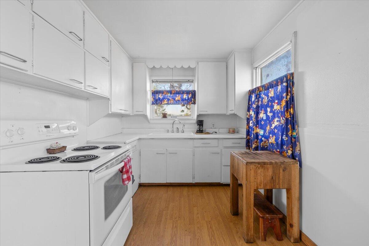 7365 Blackwell Road Central Point, OR 97502 - Photo 11 of 37 06-CI_1526