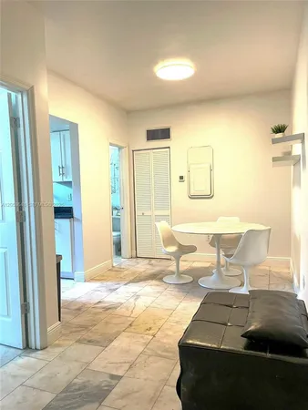 $1,800 | 1526 Pennsylvania Avenue, Unit 14, Miami Beach, FL 33139