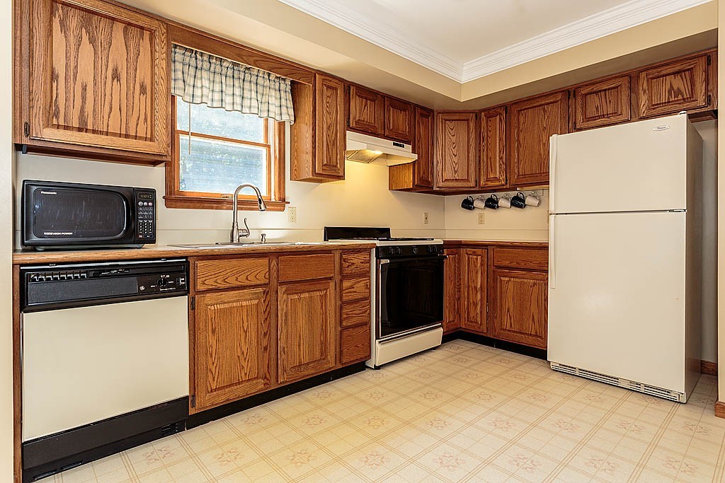 44 Middlesex Road Tyngsborough, MA 01879 - Photo 2 of 23