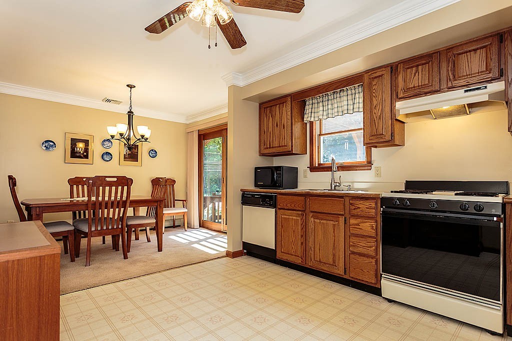 44 Middlesex Road Tyngsborough, MA 01879 - Photo 3 of 23