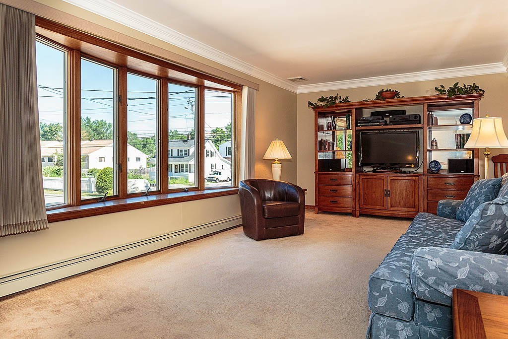 44 Middlesex Road Tyngsborough, MA 01879 - Photo 6 of 23