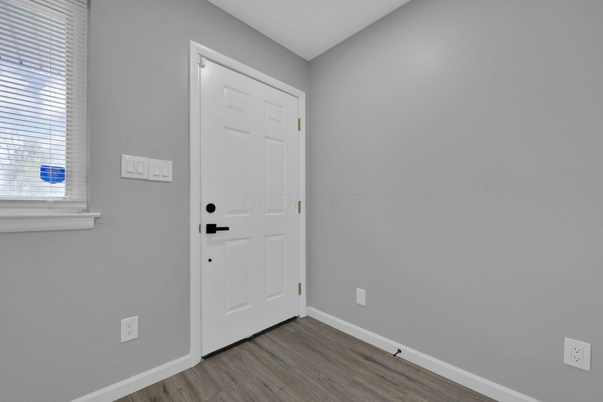2496 Navarre Road Columbus, OH 43207 - Photo 5 of 27 Home Entry 1-2