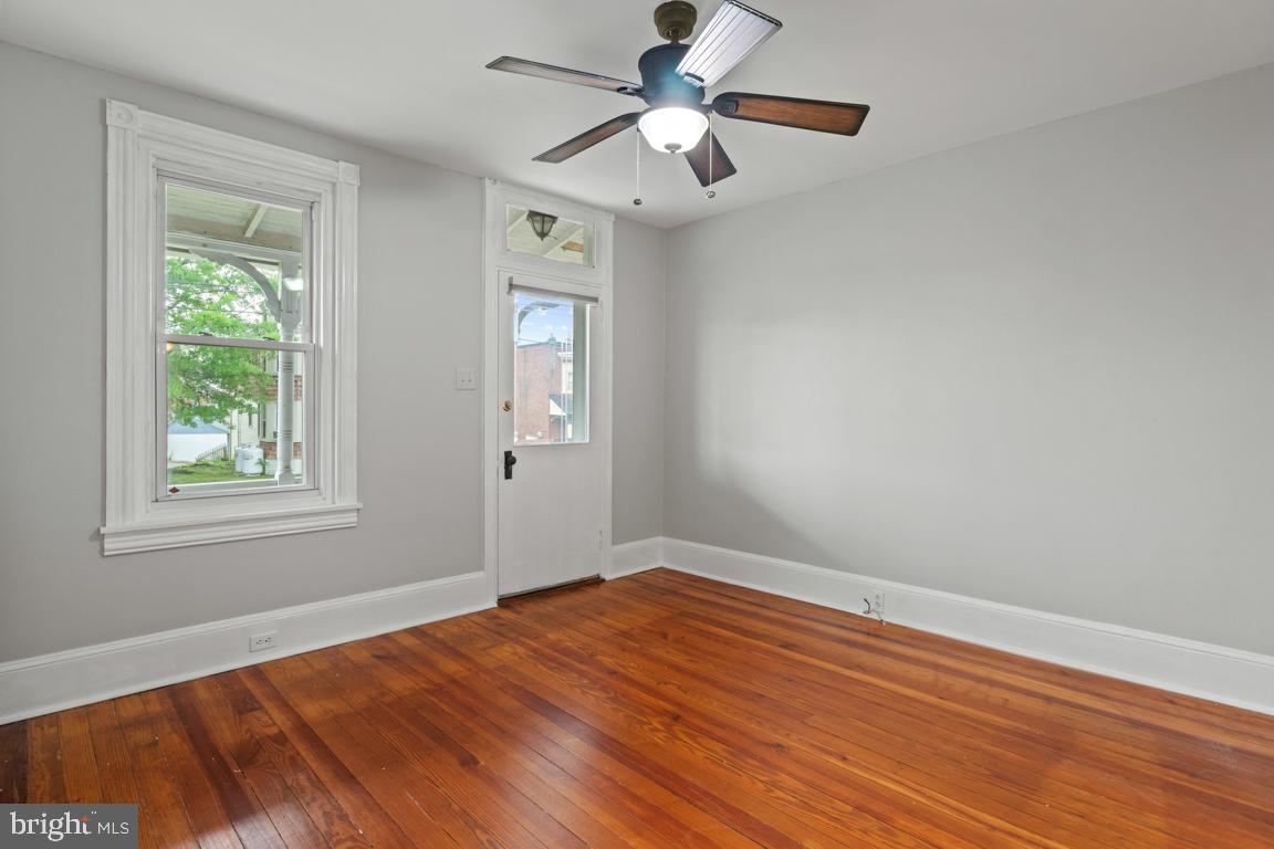 358 Nutt Road Phoenixville, PA 19460 - Photo 3 of 30 Living rm