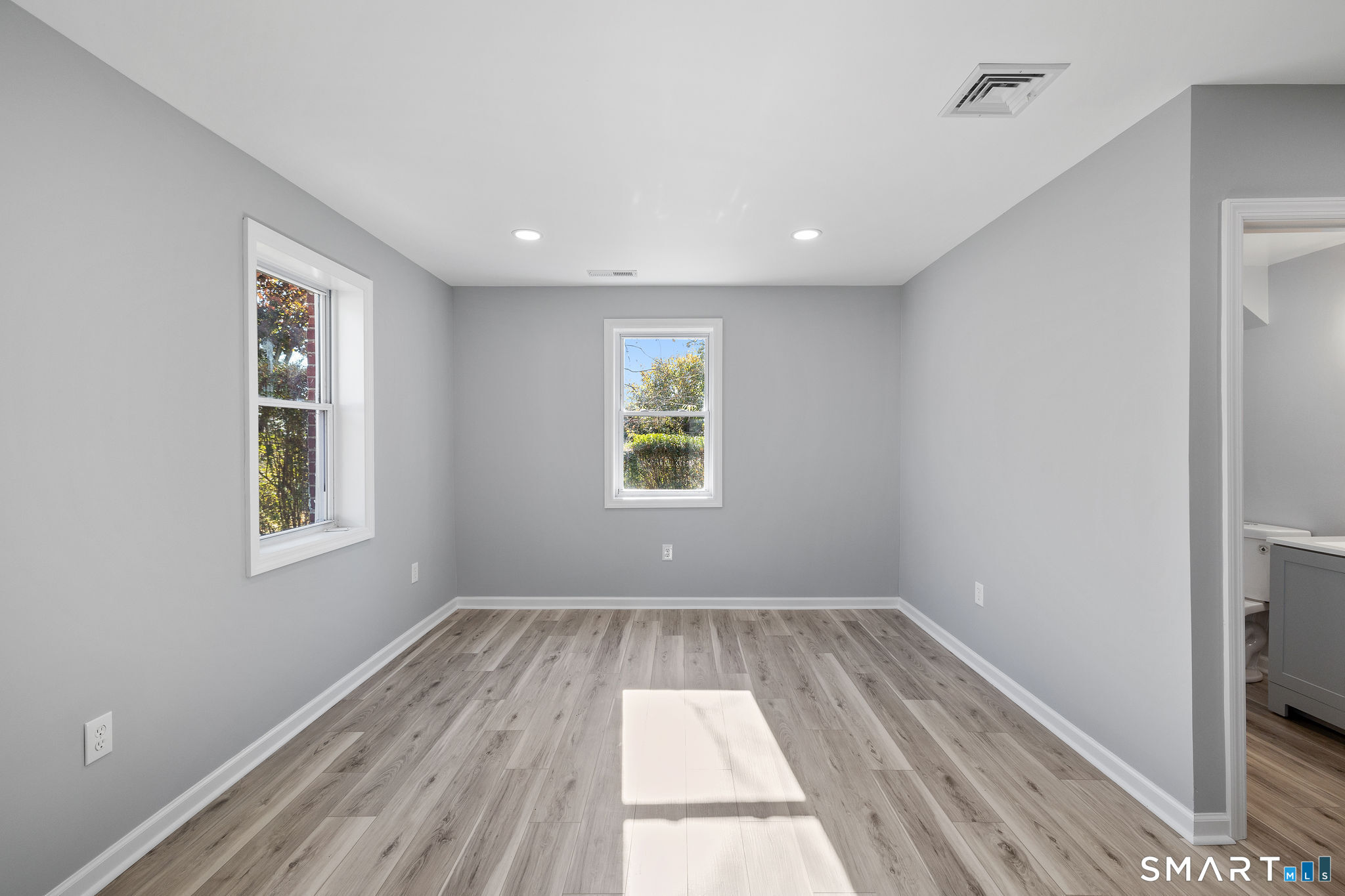 273 High Ridge Drive Bridgeport, CT 06606 - Photo 13 of 27