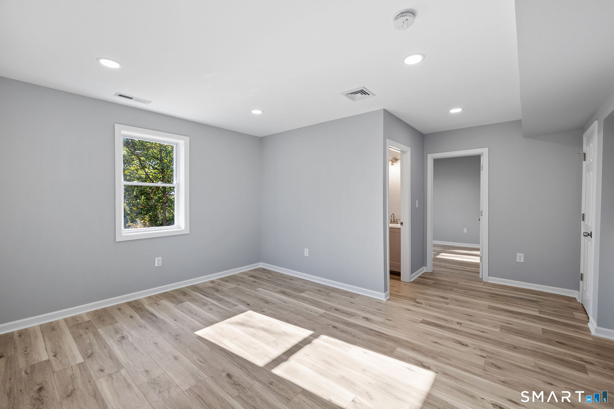 273 High Ridge Drive Bridgeport, CT 06606 - Photo 17 of 27