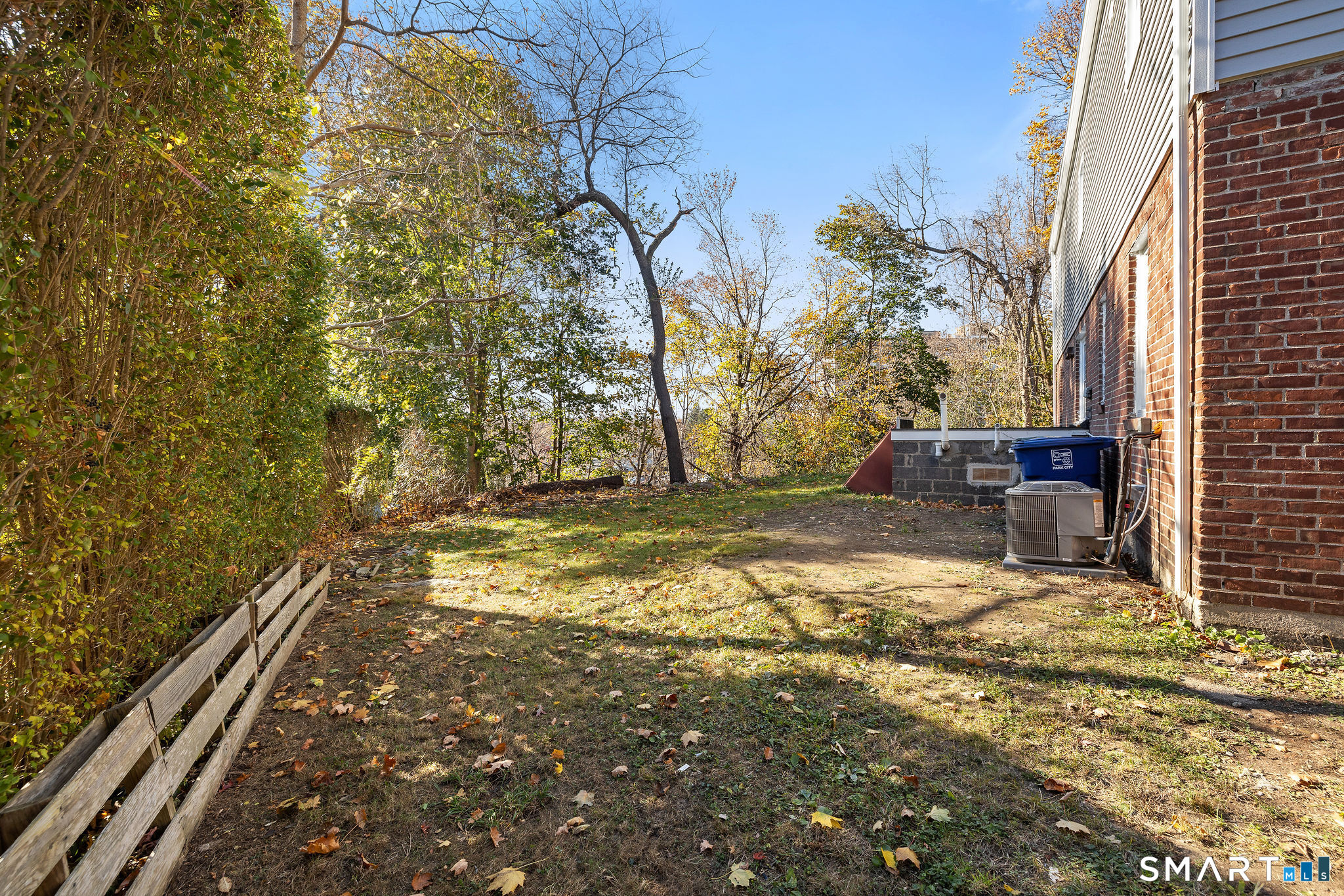 273 High Ridge Drive Bridgeport, CT 06606 - Photo 5 of 27