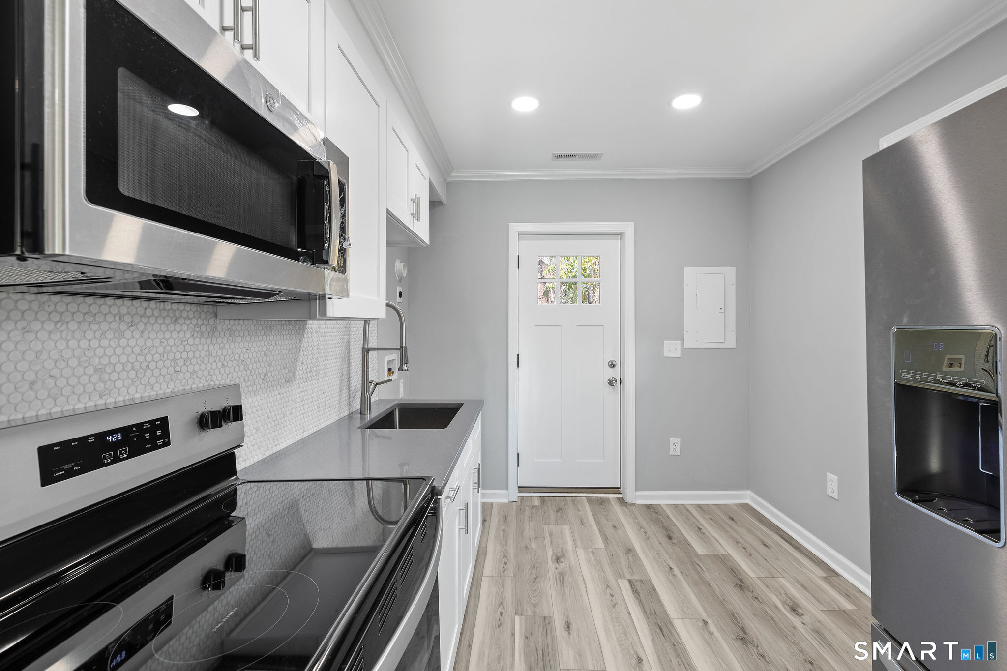 273 High Ridge Drive Bridgeport, CT 06606 - Photo 6 of 27