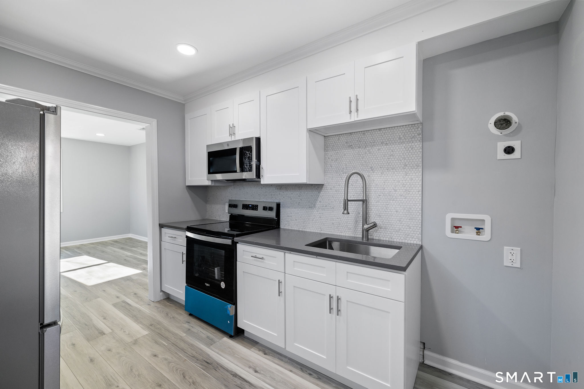 273 High Ridge Drive Bridgeport, CT 06606 - Photo 7 of 27