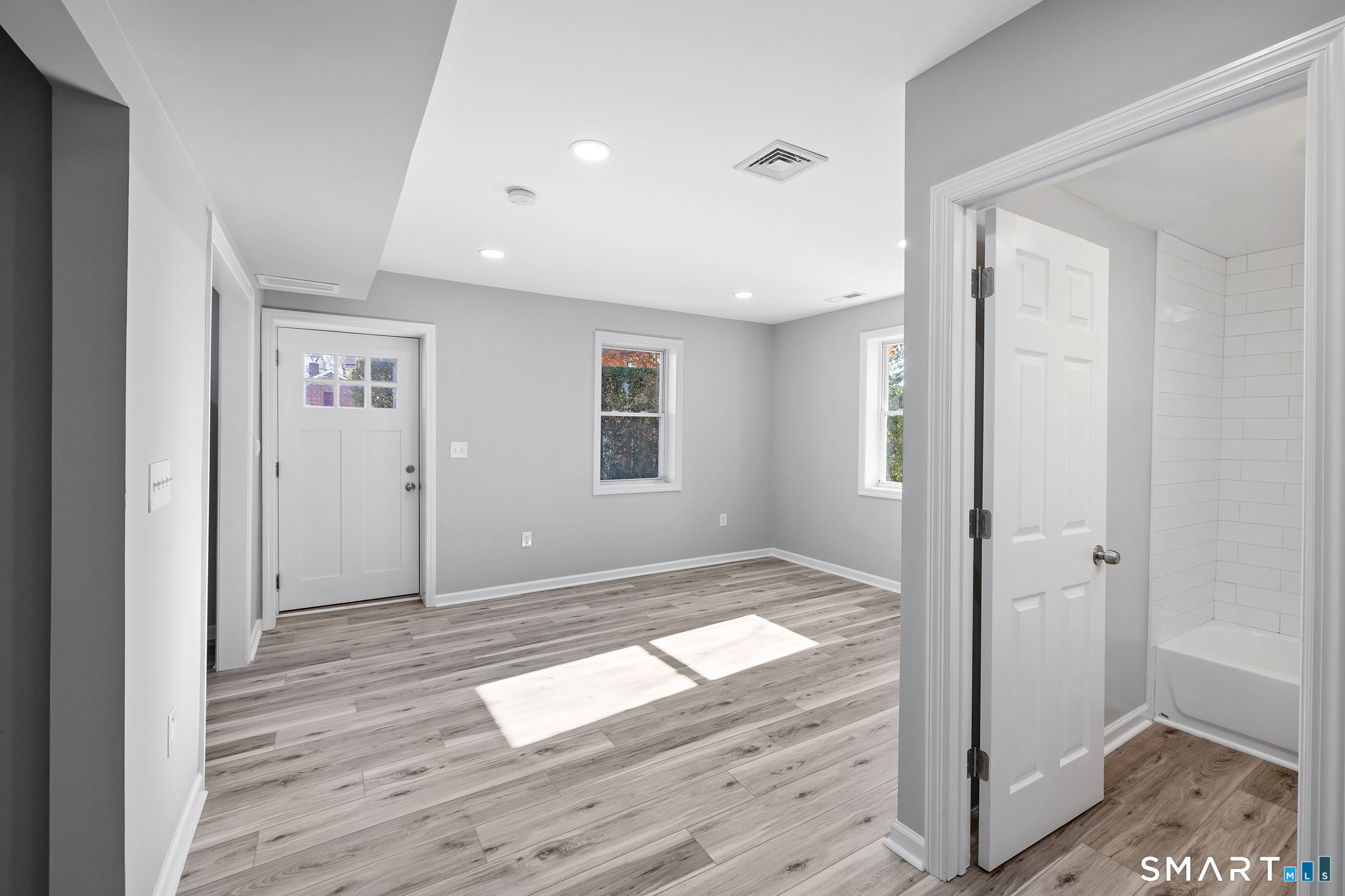 273 High Ridge Drive Bridgeport, CT 06606 - Photo 9 of 27