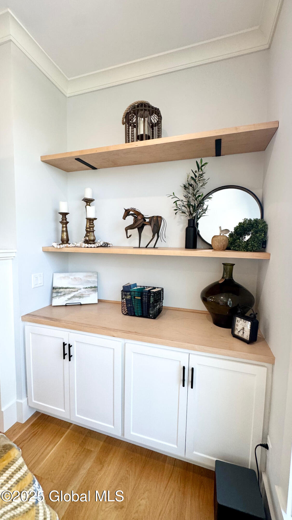 15 Highview Way Halfmoon, NY 12118 - Photo 18 of 64 New '24 Custom Built-ins!