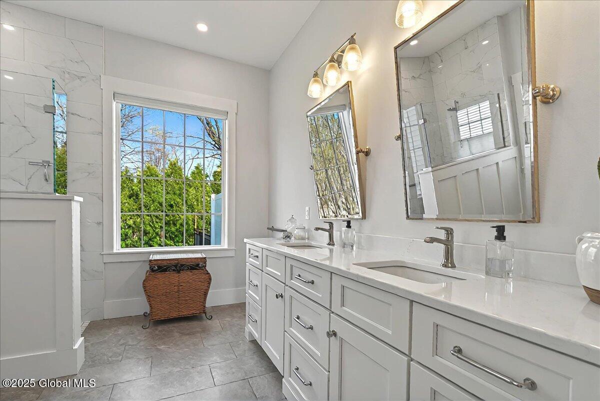 15 Highview Way Halfmoon, NY 12118 - Photo 30 of 64 Upgraded Oversized White Vanity!