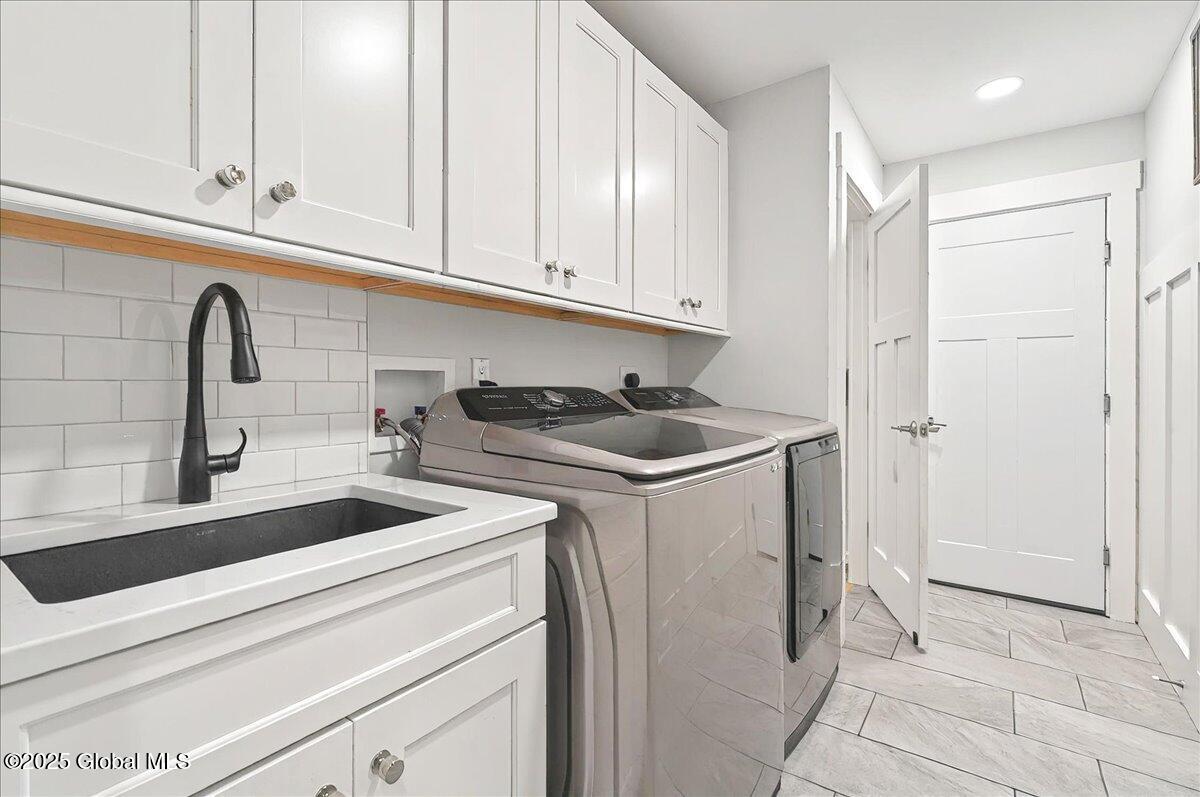 15 Highview Way Halfmoon, NY 12118 - Photo 38 of 64 Mudroom Laundry!