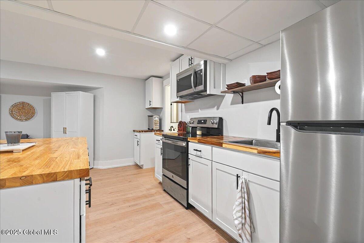 15 Highview Way Halfmoon, NY 12118 - Photo 41 of 64 Full Kitchen!