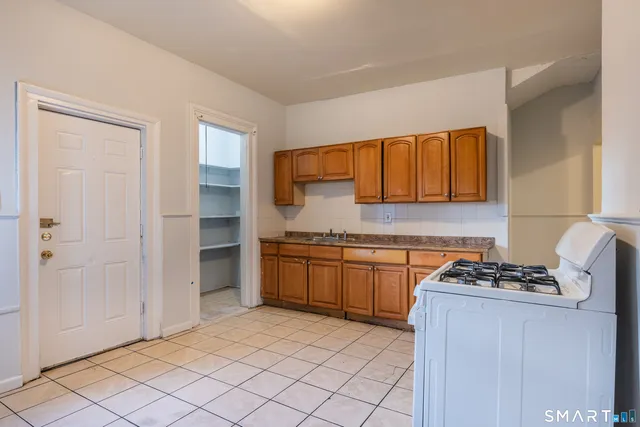 $1,450 | 1995 Main Street, Bridgeport, CT 06604