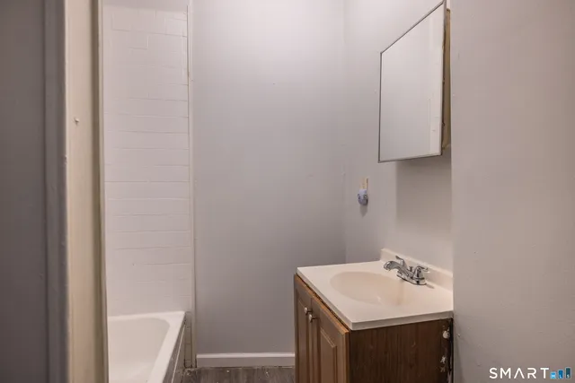 $1,450 | 1995 Main Street, Bridgeport, CT 06604