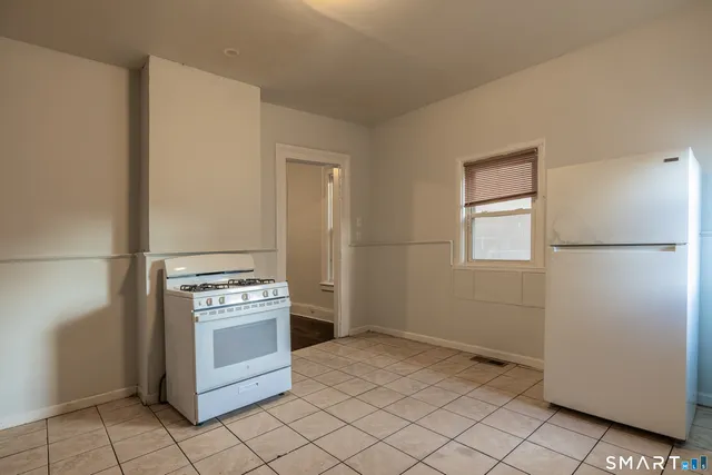 $1,450 | 1995 Main Street, Bridgeport, CT 06604