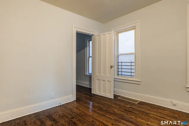 $1,450 | 1995 Main Street, Bridgeport, CT 06604